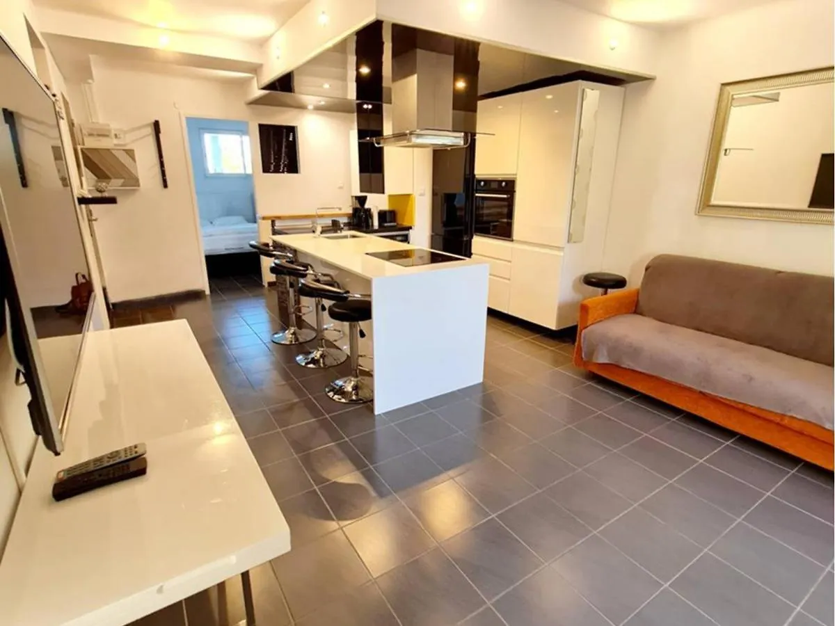 T2 Climatise Avec Jardin, Wi-Fi Et Parking Securise A 100 M Des Plages - Fr-1-316-301 Six-Fours-les-Plages 0*,  France